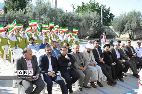 زنگ جشن عاطفه‌ها در مدرسه شهید بخشنده خلیل‌شهر