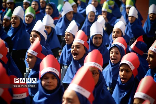 نواختن زنگ جشن عاطفه‌ها در چهاردانگه