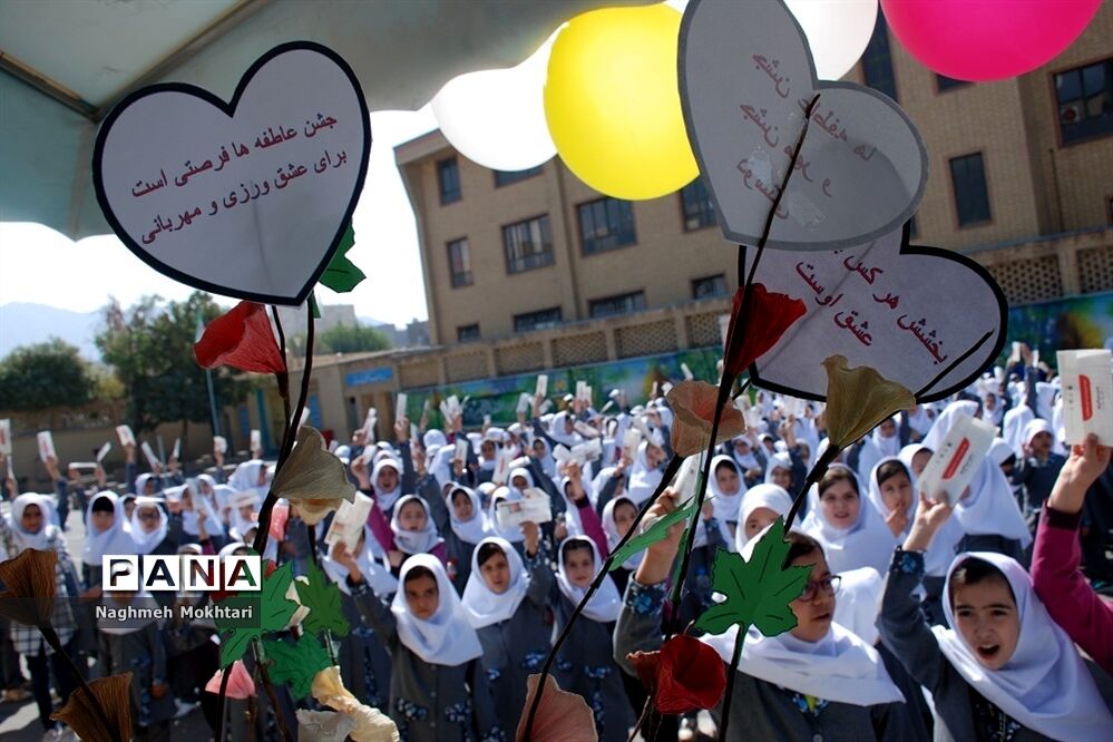 برگزاری آیین مهرعاطفه‌ها در مدارس ناحیه یک ری