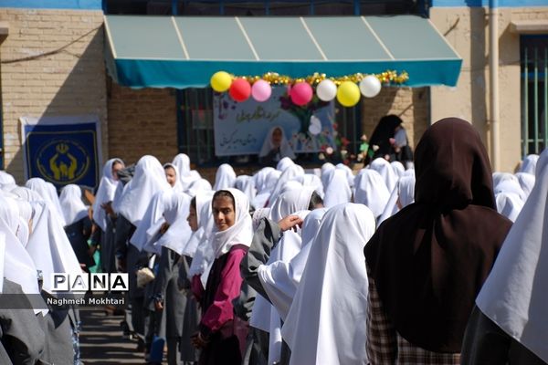 برگزاری آیین مهرعاطفه‌ها در مدارس ناحیه یک ری