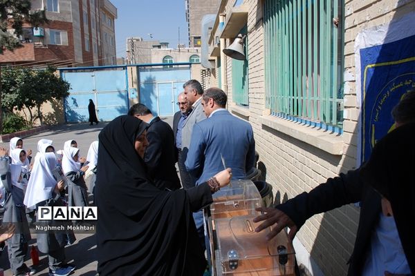 برگزاری آیین مهرعاطفه‌ها در مدارس ناحیه یک ری