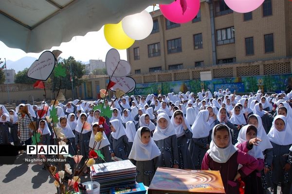 برگزاری آیین مهرعاطفه‌ها در مدارس ناحیه یک ری