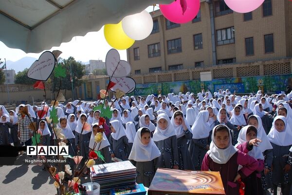 برگزاری آیین مهرعاطفه‌ها در مدارس ناحیه یک ری