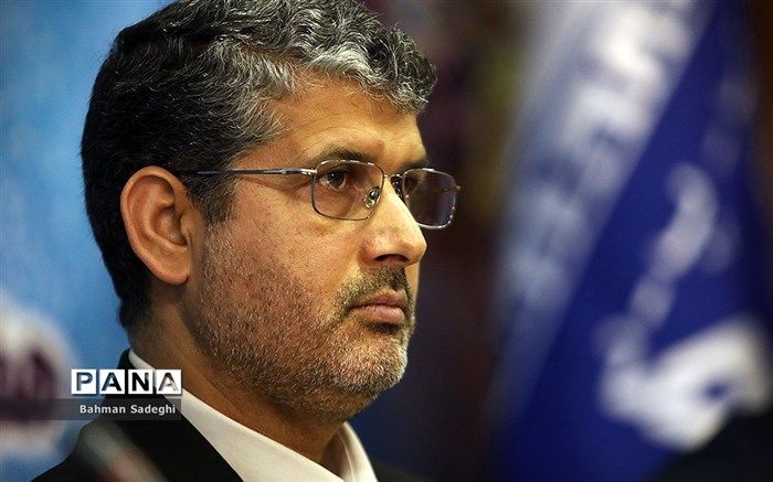 باقرزاده: افراد برای گرفتن کتاب‌های تک جلدی  می‌توانند ثبت سفارش کنند