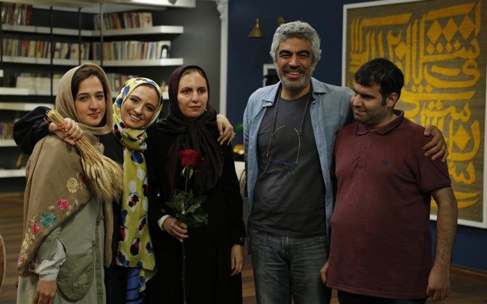 گلاره عباسی میزبان اعضای سوینا در «کتاب باز»