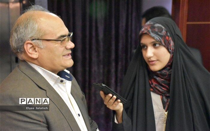 مشارکت اولیا با مدرسه هم حق اولیا و هم وظیفه آنها  است