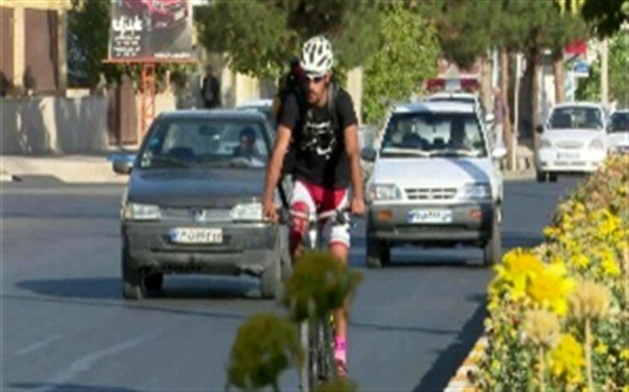 رکاب زنی دوچرخه سوار قاینی به عشق امام حسین (ع)