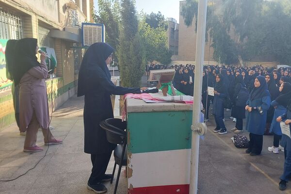 جشن آغاز سال تحصیلی جدید در دبیرستان شهید محمدتقی دستغیب