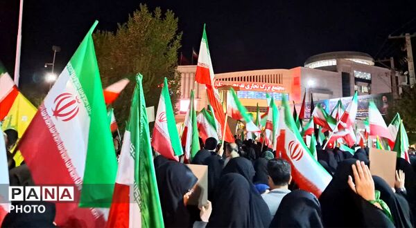 کاروان پیاده در میدان آزادی یزد
