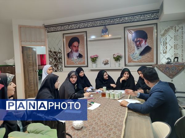 اولین مجمع عمومی انجمن اولیا مربیان دبستان شاهد حاج تقی آقا بزرگ ناحیه یک مشهد 