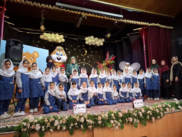 جشن یلدا ۱۴۰۴ در مدرسه ۱۷ شهریور شهرستان بجنورد 