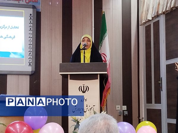 تجلیل از برگزیدگان مسابقات فرهنگی و هنری بن