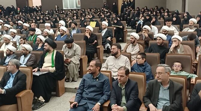 مراسم اختتامیه و تجلیل از روحانیون برگزیده طرح امین مدارس استان قم