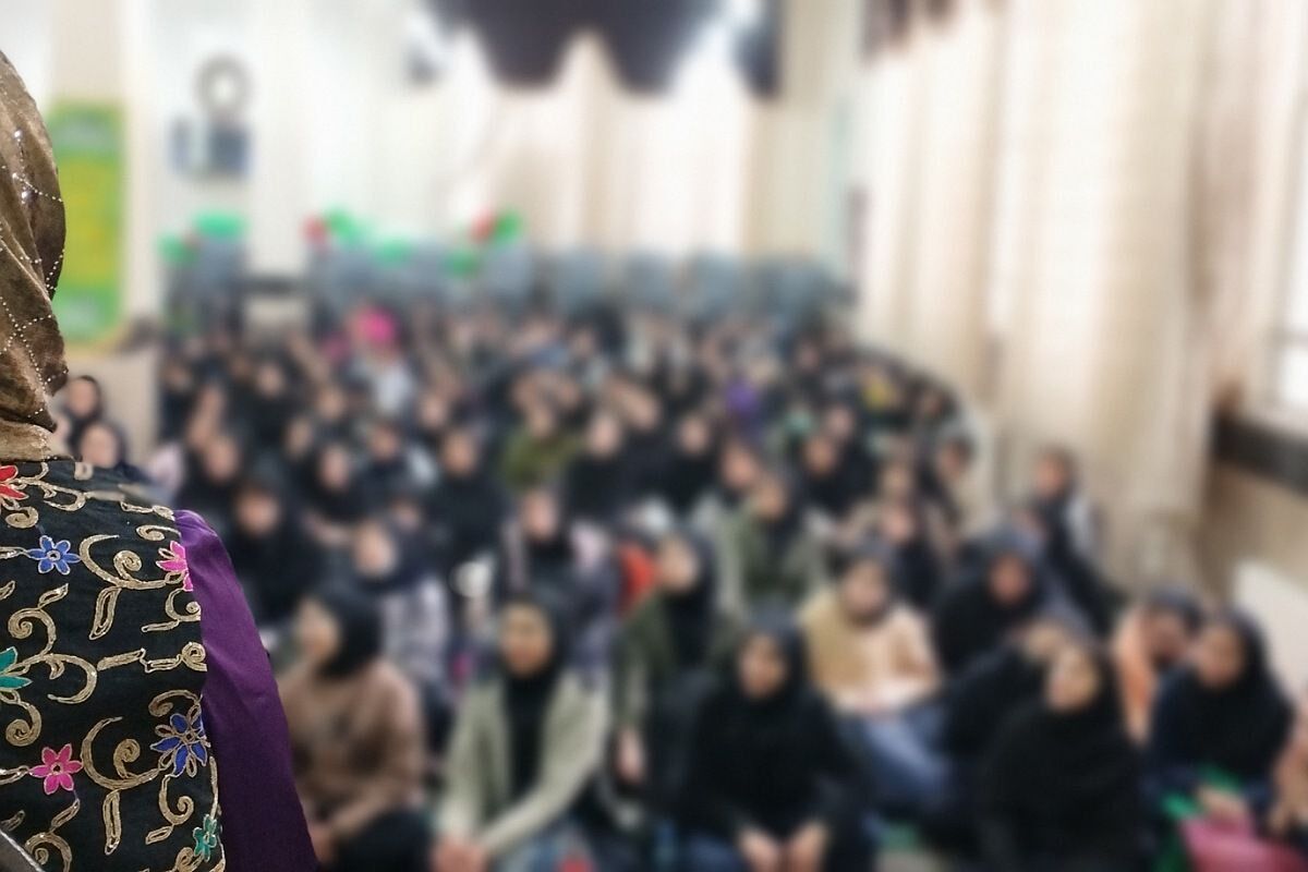 دبیرستان صدیقه طاهره غرقِ در شور فاطمی