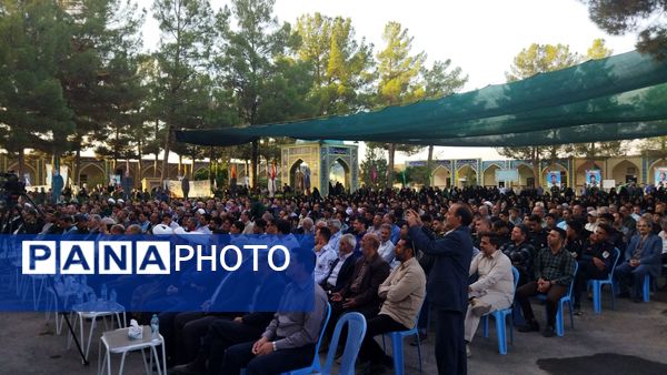 غبارروبی مزار شهدا توسط مسئولین شهرستان نیشابور انجام شد 