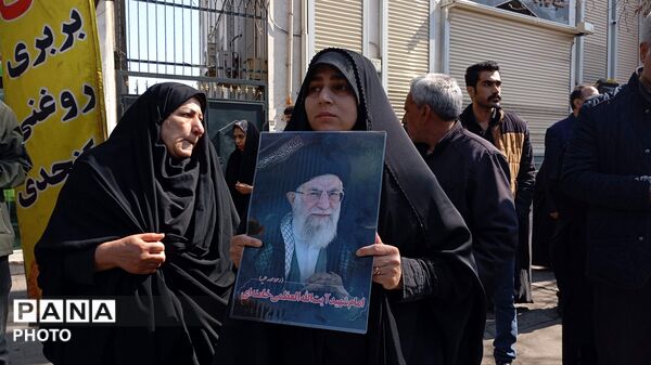 شهید عالی بر دوش هم استانی های خود تشیع شد 