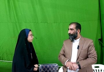 فروغ رضوی، در کنار آرامگاه اشرف آهنگر