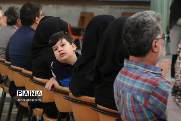 مراسم انتخابات انجمن اولیا و مربیان در مدرسه آیین روشن