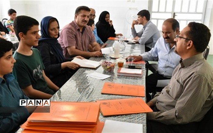 اولیای دانش آموزان در فعالیت‌های مدارس مشارکت کنند