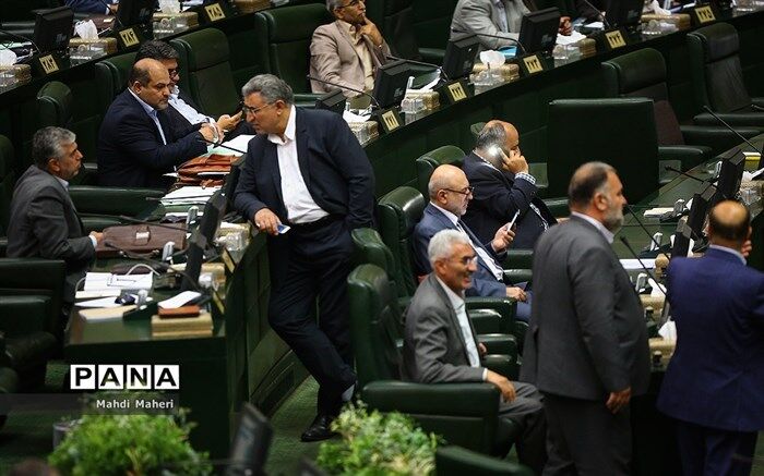 اعتراض نماینده قائم‌شهر به قطع میکروفونش؛ ادیانی مجلس را ترک کرد