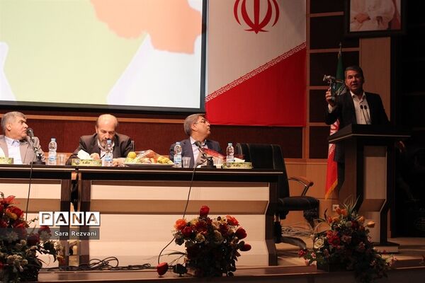 نشست هم‌اندیشی تجار و بازرگانان اسلامشهر با اتاق بازرگانی ایران و آفریقا