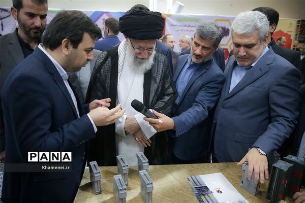 بازدید رهبر انقلاب اسلامی از نمایشگاه شرکت‌های دانش‌بنیان و فناوری‌های برتر