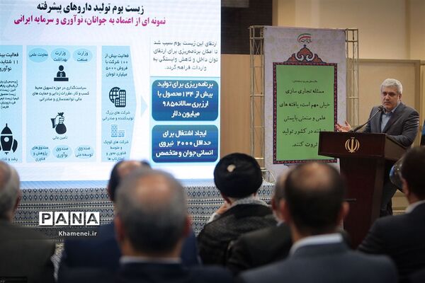 بازدید رهبر انقلاب اسلامی از نمایشگاه شرکت‌های دانش‌بنیان و فناوری‌های برتر