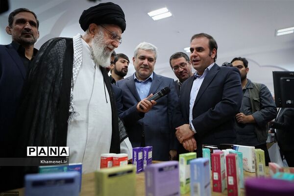 بازدید رهبر انقلاب اسلامی از نمایشگاه شرکت‌های دانش‌بنیان و فناوری‌های برتر