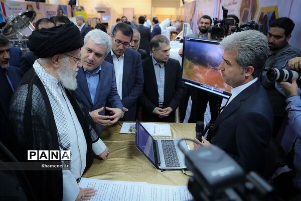 بازدید رهبر انقلاب اسلامی از نمایشگاه شرکت‌های دانش‌بنیان و فناوری‌های برتر