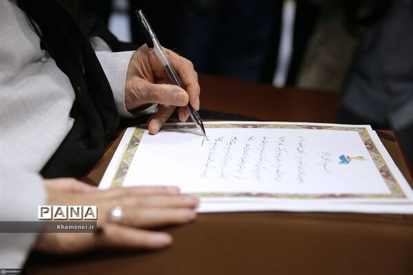 بازدید رهبر انقلاب اسلامی از نمایشگاه شرکت‌های دانش‌بنیان و فناوری‌های برتر