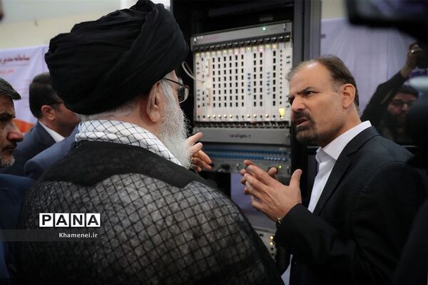 بازدید رهبر انقلاب اسلامی از نمایشگاه شرکت‌های دانش‌بنیان و فناوری‌های برتر