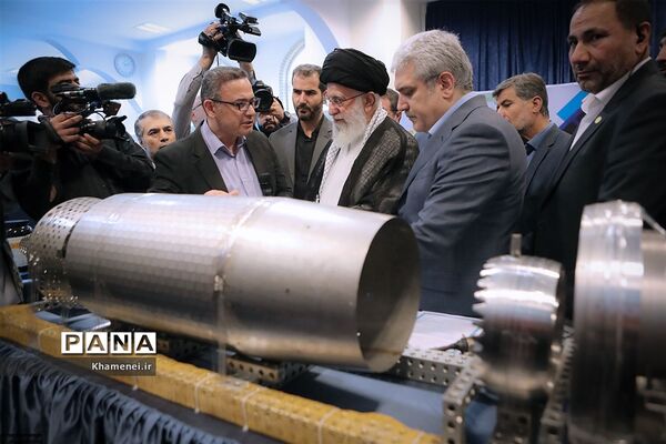 بازدید رهبر انقلاب اسلامی از نمایشگاه شرکت‌های دانش‌بنیان و فناوری‌های برتر