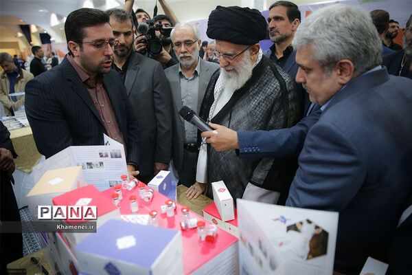 بازدید رهبر انقلاب اسلامی از نمایشگاه شرکت‌های دانش‌بنیان و فناوری‌های برتر