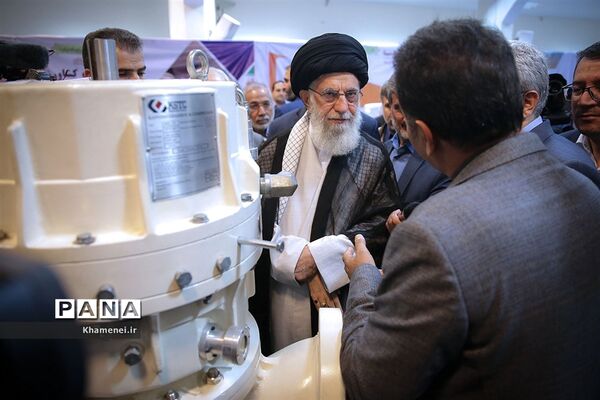 بازدید رهبر انقلاب اسلامی از نمایشگاه شرکت‌های دانش‌بنیان و فناوری‌های برتر