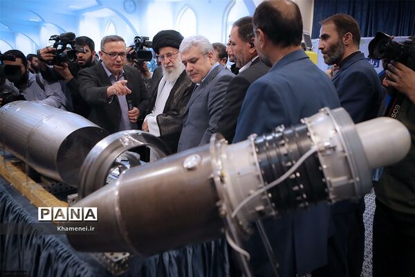 بازدید رهبر انقلاب اسلامی از نمایشگاه شرکت‌های دانش‌بنیان و فناوری‌های برتر