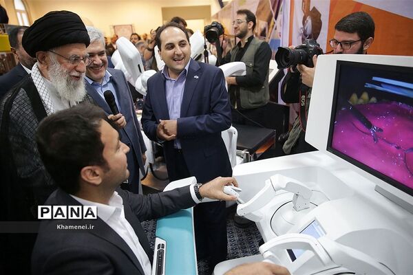بازدید رهبر انقلاب اسلامی از نمایشگاه شرکت‌های دانش‌بنیان و فناوری‌های برتر