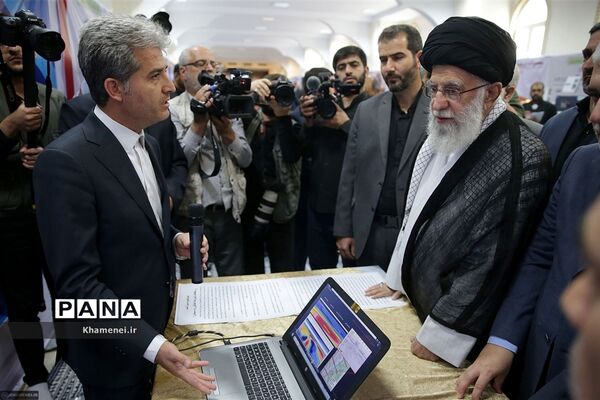 بازدید رهبر انقلاب اسلامی از نمایشگاه شرکت‌های دانش‌بنیان و فناوری‌های برتر