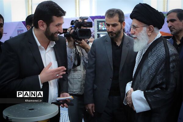 بازدید رهبر انقلاب اسلامی از نمایشگاه شرکت‌های دانش‌بنیان و فناوری‌های برتر