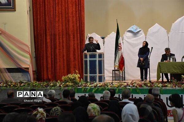 نشست صمیمانه مدیرکل و مسئولان آموزش و پرورش استان کرمانشاه با فرهنگیان بازنشسته