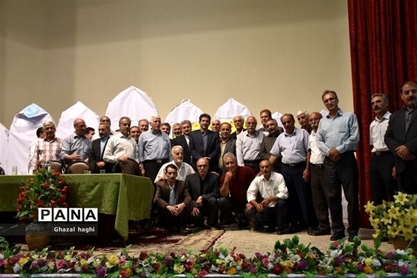 نشست صمیمانه مدیرکل و مسئولان آموزش و پرورش استان کرمانشاه با فرهنگیان بازنشسته
