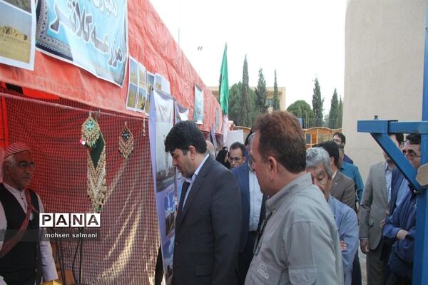 بازدید استاندار یزد از نمایشگاه توانمندی روستاهای میبد