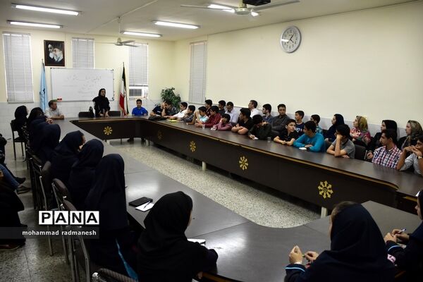 آشنایی دانش‌آموزان و والدین یزدی با  المپیاد فیزیک و نجوم