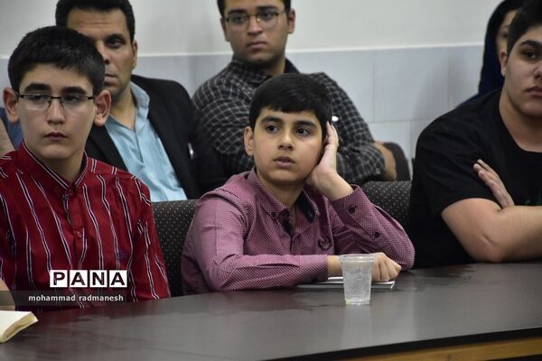 آشنایی دانش‌آموزان و والدین یزدی با  المپیاد فیزیک و نجوم