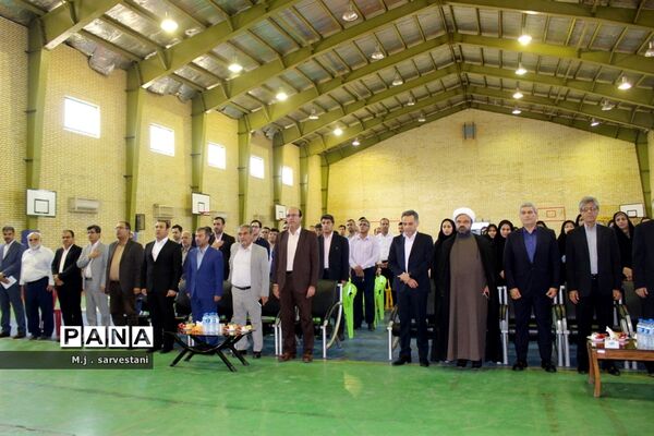 توزیع تجهیزات طرح کنترل و کاهش آسیب‌های اجتماعی مدارس استان بوشهر