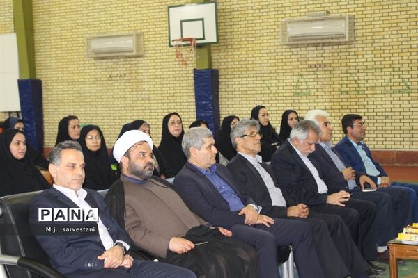توزیع تجهیزات طرح کنترل و کاهش آسیب‌های اجتماعی مدارس استان بوشهر
