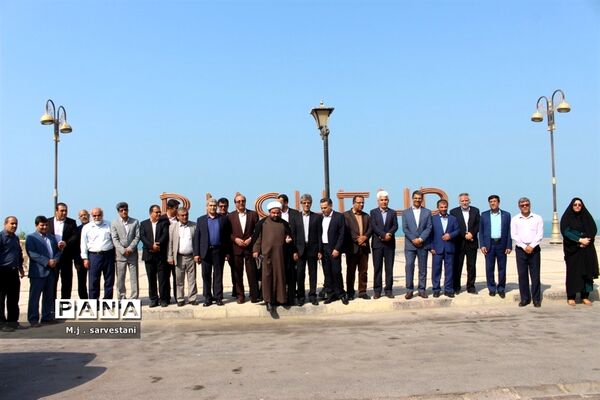 توزیع تجهیزات طرح کنترل و کاهش آسیب‌های اجتماعی مدارس استان بوشهر
