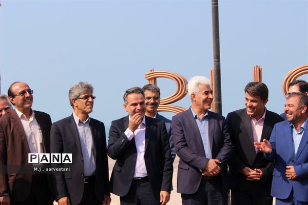 توزیع تجهیزات طرح کنترل و کاهش آسیب‌های اجتماعی مدارس استان بوشهر