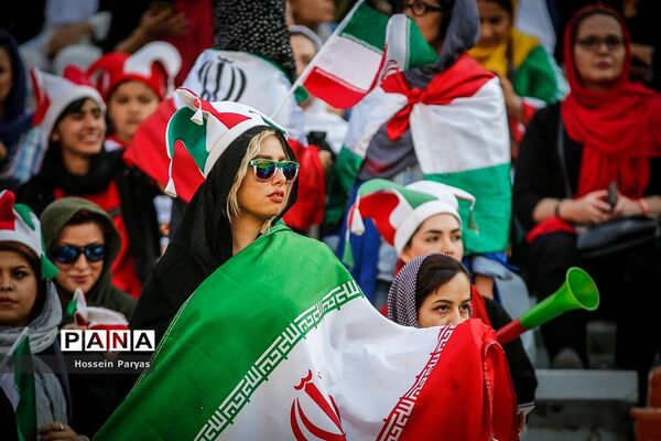 روز تاریخ؛ اولین حضور رسمی زنان در استادیوم فوتبال