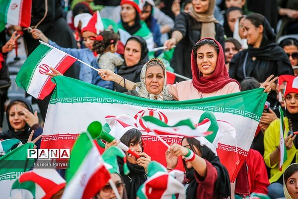 روز تاریخ؛ اولین حضور رسمی زنان در استادیوم فوتبال