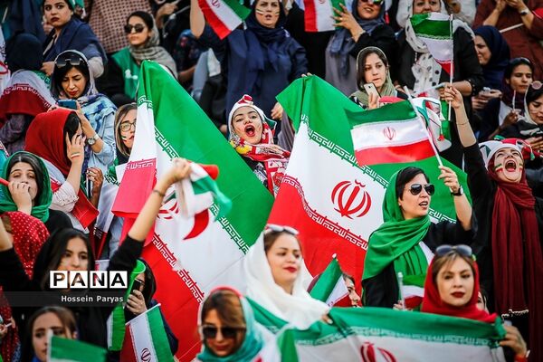 روز تاریخ؛ اولین حضور رسمی زنان در استادیوم فوتبال